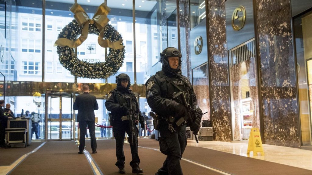Supuesta bomba resulta ser bolsa con juguetes en la Torre Trump 1 161227 Torre Trump