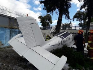 Avioneta se precipita sobre la zona 9, hay varios heridos 3 161230 avioneta 5