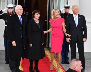 Trump: "Estamos quitándole el poder a Washington DC para devolvérselo al pueblo" 6 170120 Donald Trump posesión5
