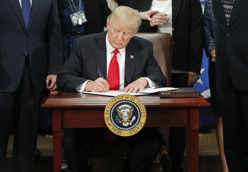 Trump reclama a México por comercio y seguridad fronteriza 4 170127 Trump2