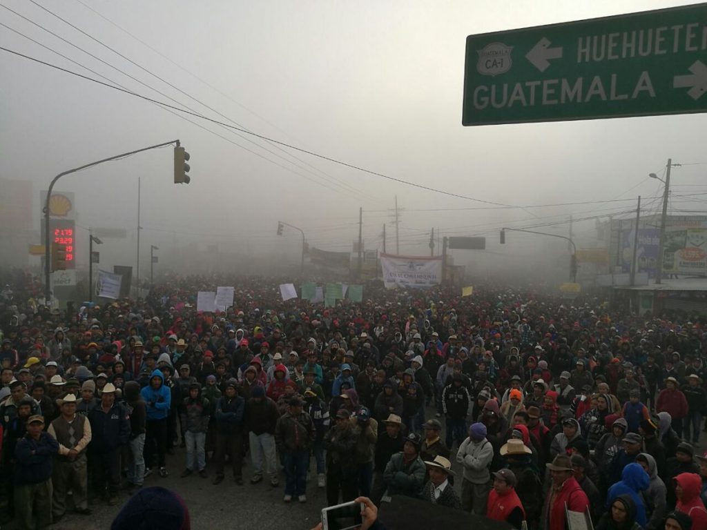 Integrantes de los 48 cantones de Totonicapán bloquean la ruta Interamericana 1 170221 bloqueos 1