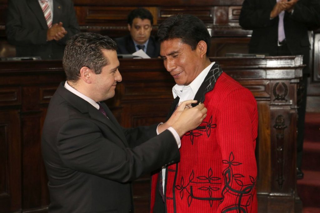 Juramentan a reemplazo de diputado prófugo de la justicia 1 170425 juramentan diputado une