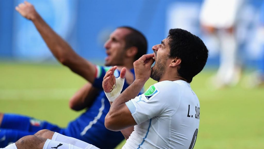 170513 mordida suarez