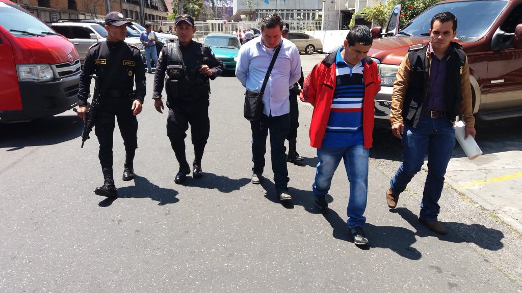 20170324 empleados detenidos