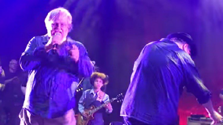 Bruce Hampton falleció este martes en pleno escenario