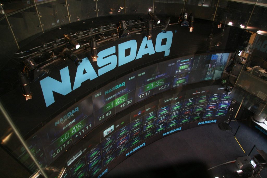 Wall Street cierra al alza y el Nasdaq rompe récord
