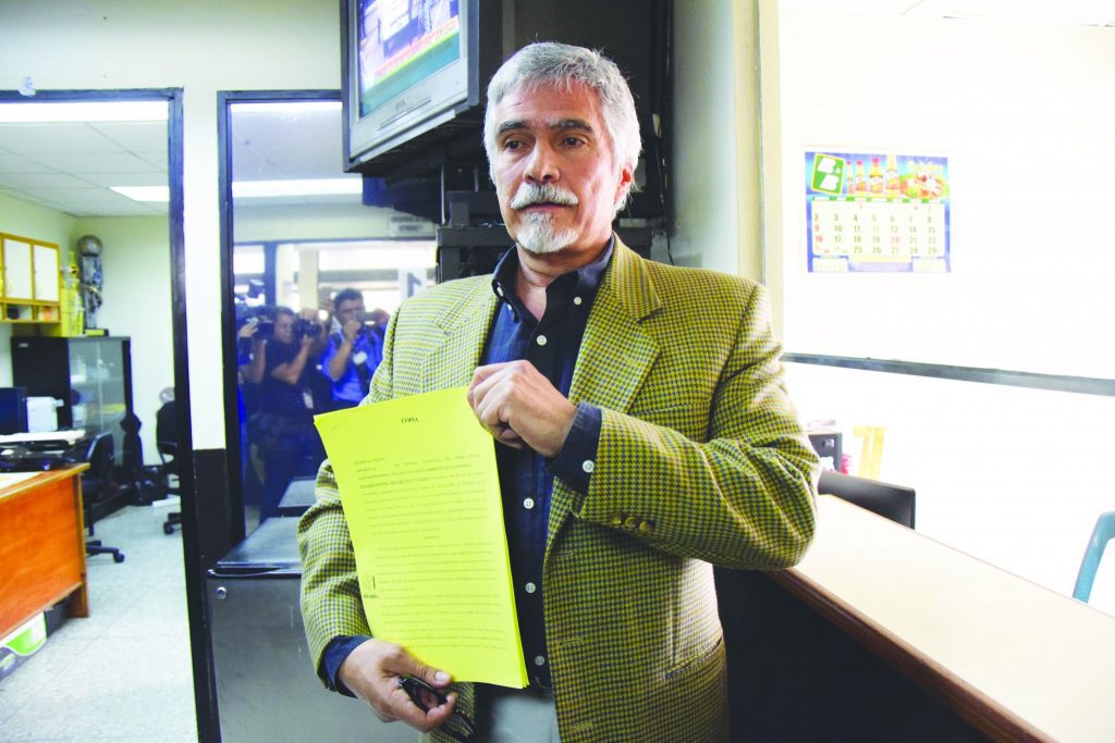 Presentan querella contra ministro de la Defensa