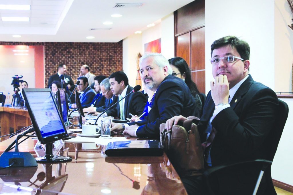 Minfin realiza primera subasta inversa electrónica 1 F2 PAG 8 WILLY ESTRADA
