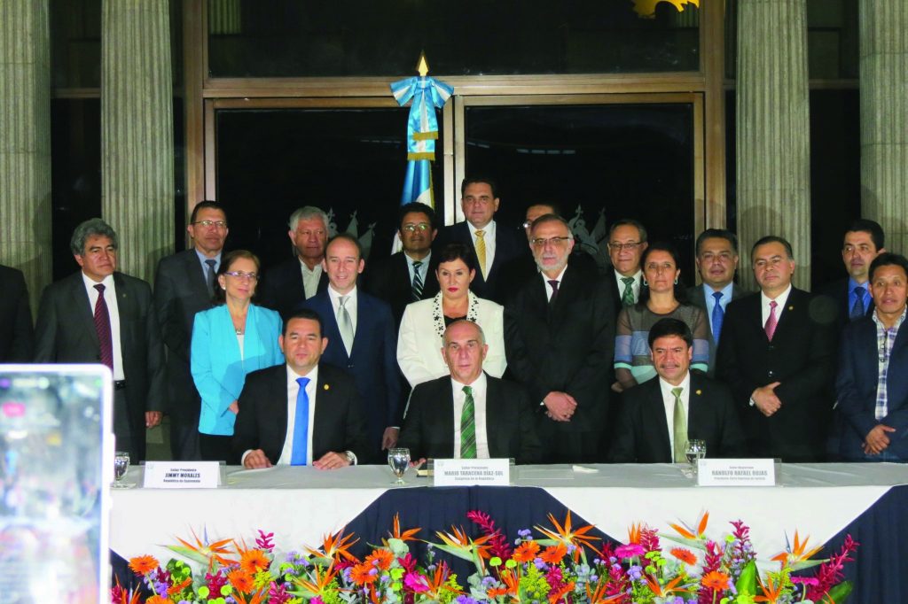 Consejo Nacional de Justicia sustituiría a las Comisiones 1 Presidente Jimmy Morales y Mario Taracena
