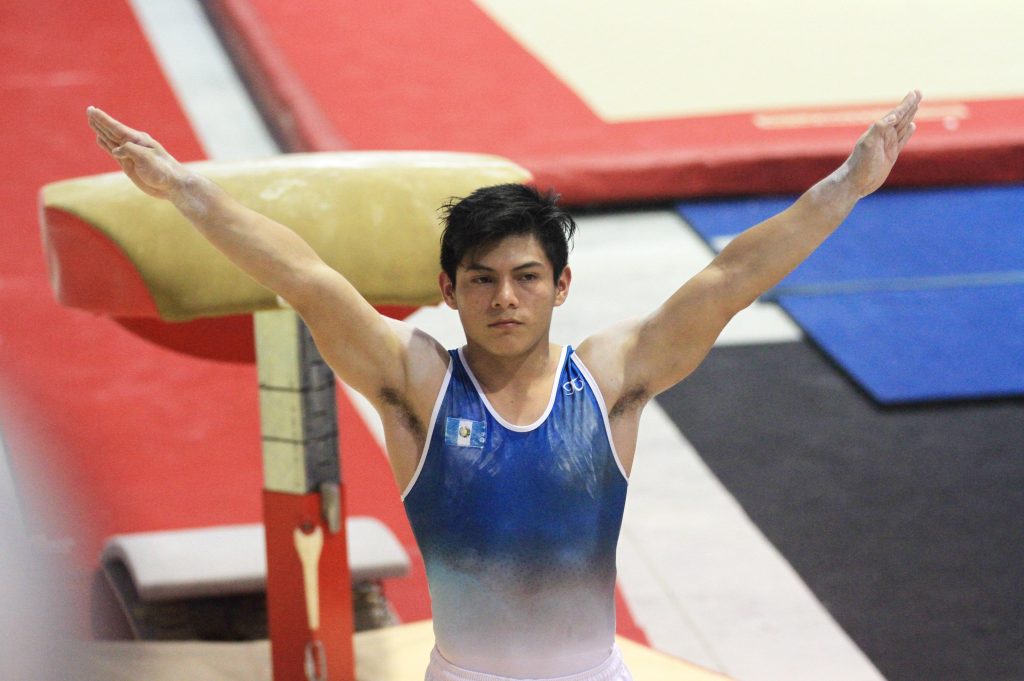 Jorge Vega oro en salto al potro