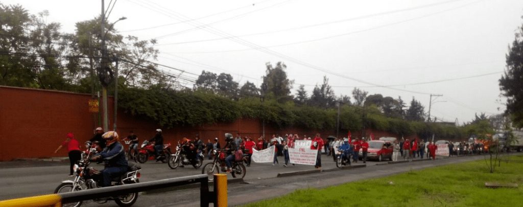 Salubristas bloquean carreteras y amenazan con paro nacional 1 MINISTRA