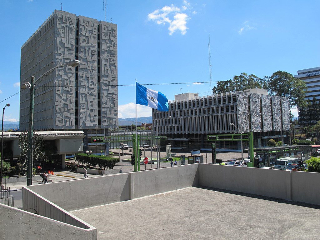 Plantean acciones para bancarizar población