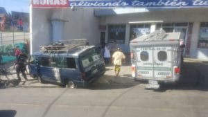 Ocho heridos al accidentarse microbús en Ciudad Peronia 3 accidente microbús