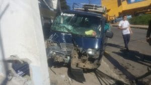 Ocho heridos al accidentarse microbús en Ciudad Peronia 4 accidente microbús