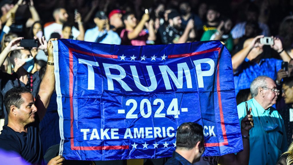 Espectadores ovacionan a Donald Trump 1 tRUMP 45