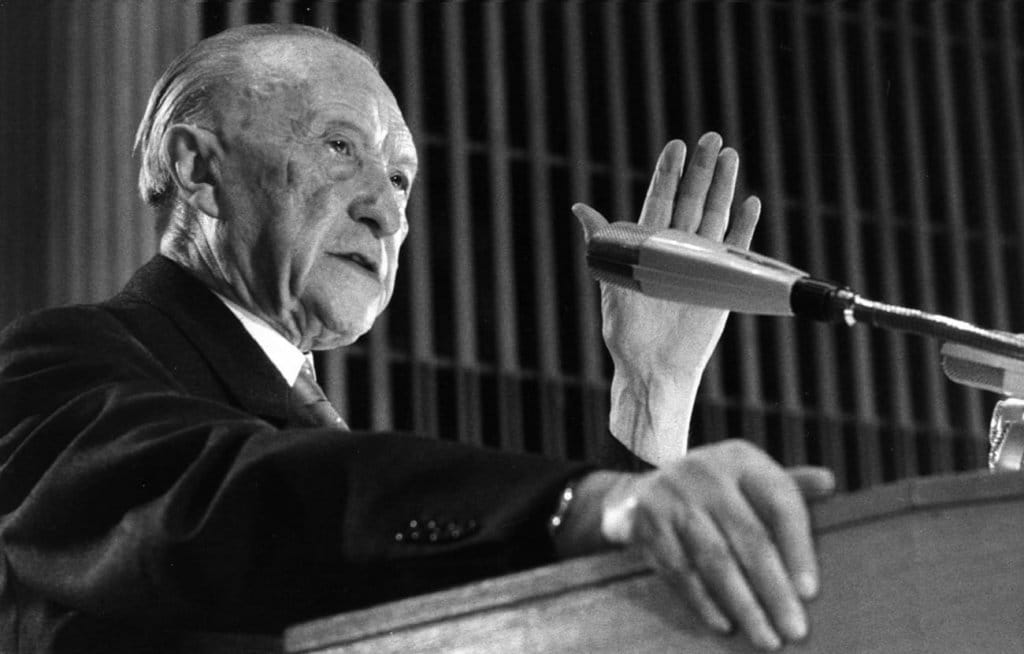 El canciller Konrad Adenauer integra a la RFA en la Comunidad Europea de Defensa