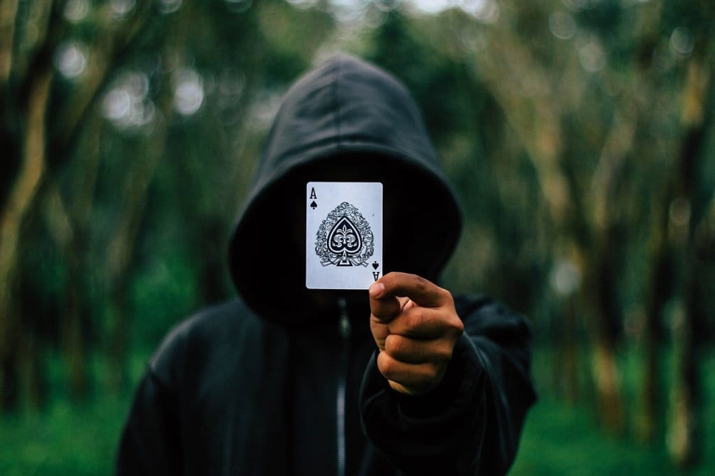 Póker y filosofía: ¿qué nos enseña este juego de cartas sobre la vida y las decisiones? 1 filosofía del póker