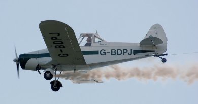 Piper pawnee pa25 glider towing at kemble arp
