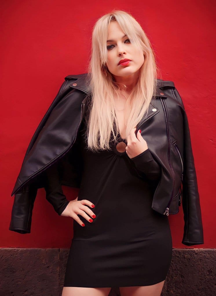 Romina Naranjo: una modelo que surgió de la educación y la novela 1 Romina Naranjo Escritora