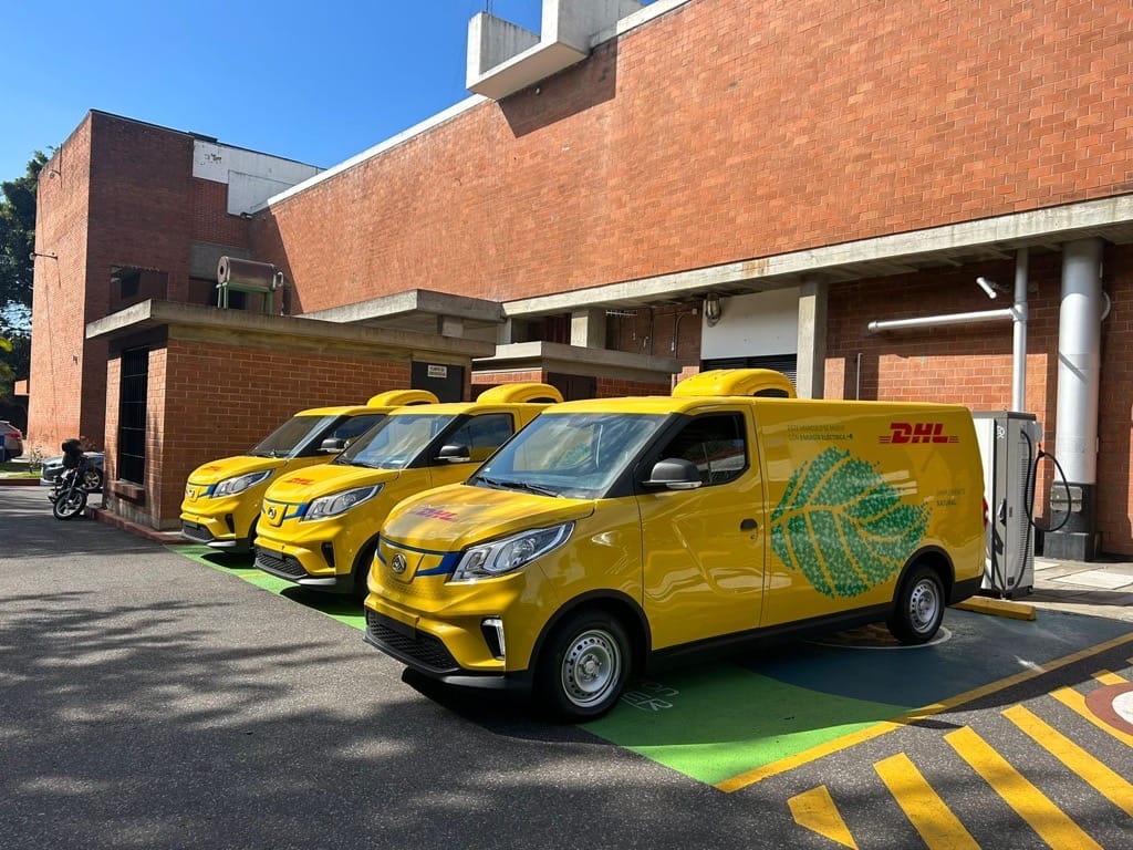 DHL Global Forwarding y Roche Establecen un Histórico Acuerdo Verde en Guatemala: 0% Emisiones 2 Vehiculos Guatemala 1