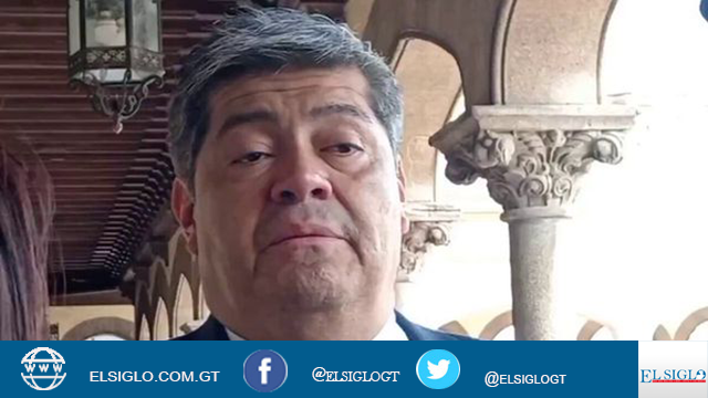 Fotografía del Ministro de Gobernación de Guatemala Francisco Jiménez en estado de ebriedad.