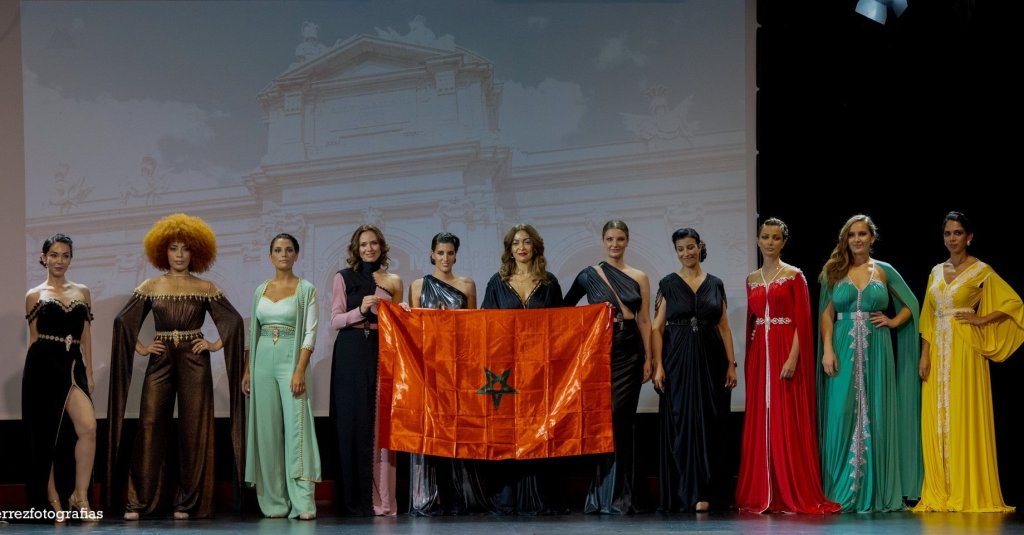 Disenadora de Marruecos con modelos
