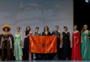 Disenadora de Marruecos con modelos