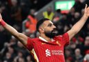 Mohamed Salah: récord de goles en una temporada de la Premier League 4 Mohamed Salah vistiendo la camisola roja del Manchester United.