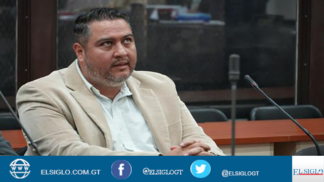 Fotografía del imputado Rafael Estuardo Oliveros Gándara con camisa blanca