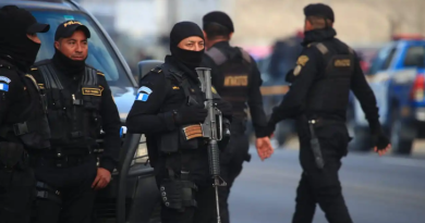 Agentes de PNC en zona 16
