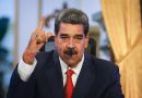 EE. UU. eleva a $50 millones la recompensa por Nicolás Maduro por vínculos con narcotráfico 2 Nicolás Maduro vestido con un saco negro y corbata roja levantando un dedo.