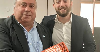El exilio como trinchera: el lastre de la patria y la lucidez del que se niega a olvidar El exilio como trinchera: el lastre de la patria y la lucidez del que se niega a olvidar