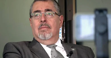 Bernardo Arévalo se reunió en secreto con el gerente de Tigo en Casa Presidencial en medio del escándalo por las frecuencias 5G Bernardo Arévalo se reunió en secreto con el gerente de Tigo en Casa Presidencial en medio del escándalo por las frecuencias 5G