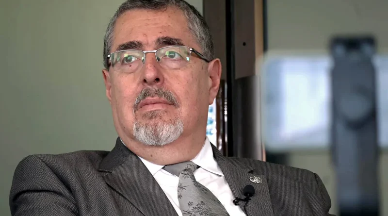 Bernardo Arévalo se reunió en secreto con el gerente de Tigo en Casa Presidencial en medio del escándalo por las frecuencias 5G